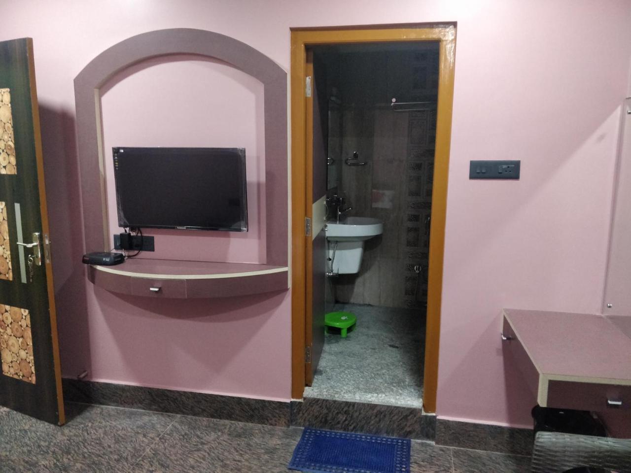Oyo 16871 Anant Home Stay Shillong Exterior photo