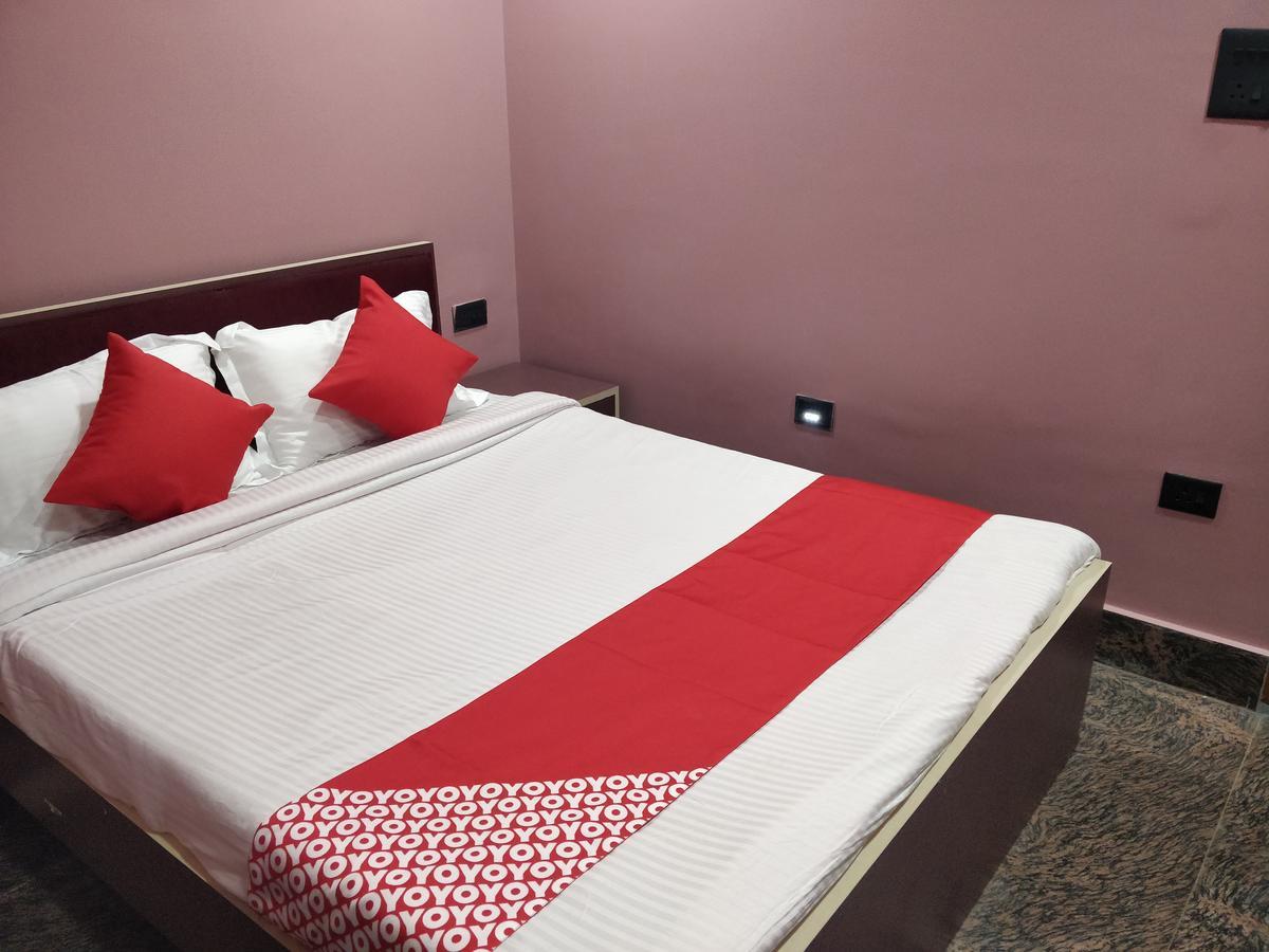 Oyo 16871 Anant Home Stay Shillong Exterior photo