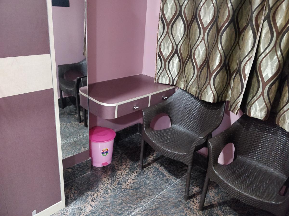 Oyo 16871 Anant Home Stay Shillong Exterior photo