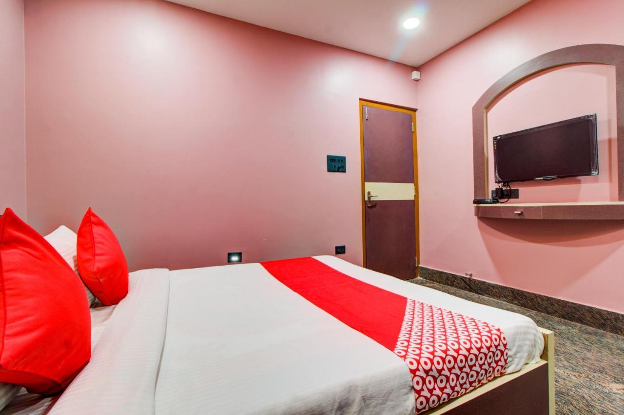 Oyo 16871 Anant Home Stay Shillong Exterior photo